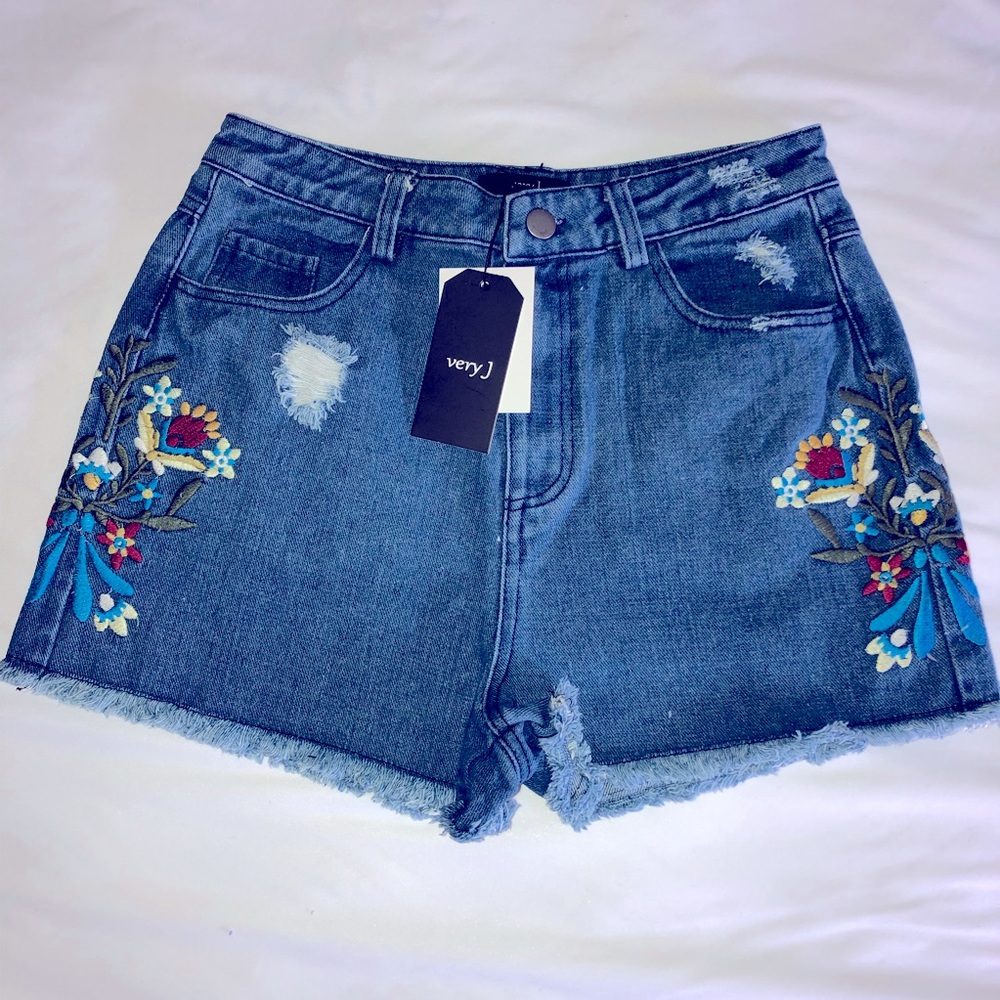 High waisted Floral  Embroidered  Denim Shorts - Picture 4 of 9